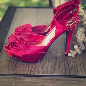 Steve Madden Lilian Red Satin Heel size 8